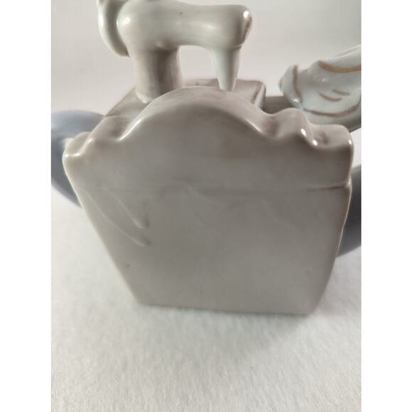 China Porcelain Decor Sewing Trinket Box Teapot.Size 4" X6" X 2.5"Beige/Blue - Picture 4 of 8